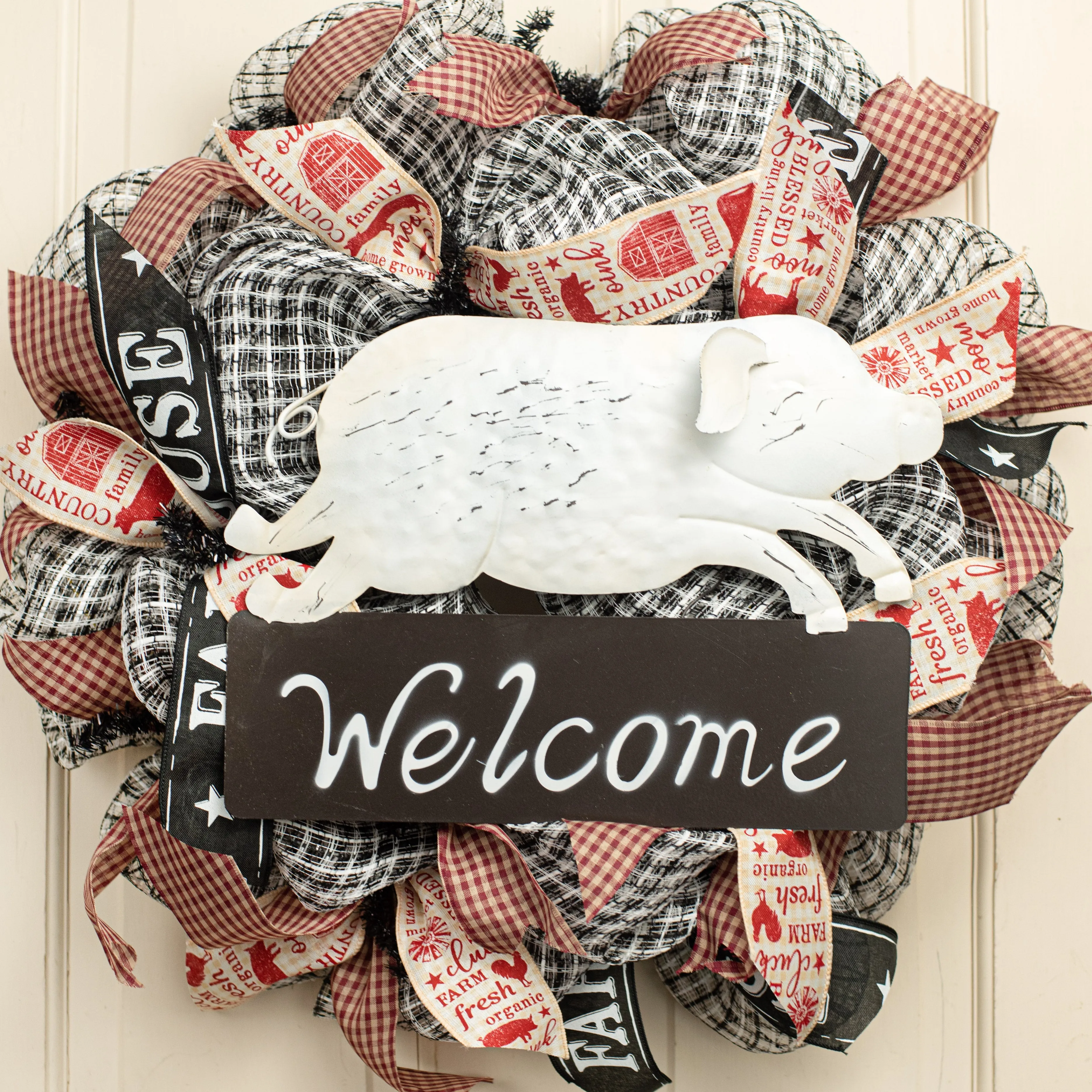 15" Piglet Welcome Metal Sign